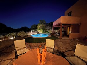 Outdoor dining - Beautiful Santa Fe Oasis, Golf & Hiker's paradise, 20 minute drive from UofA (Tucson)
