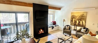 2 Bed Remodeled Deluxe Mtn. Loft Minutes from Skiing JHMR