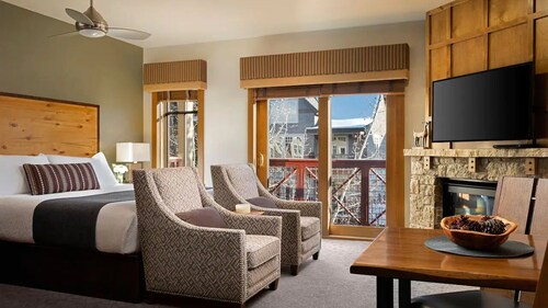 HYATT Main Street Station 3 Bed/3 Bath Sleeps 10! 2 Bedroom PLUS Studio