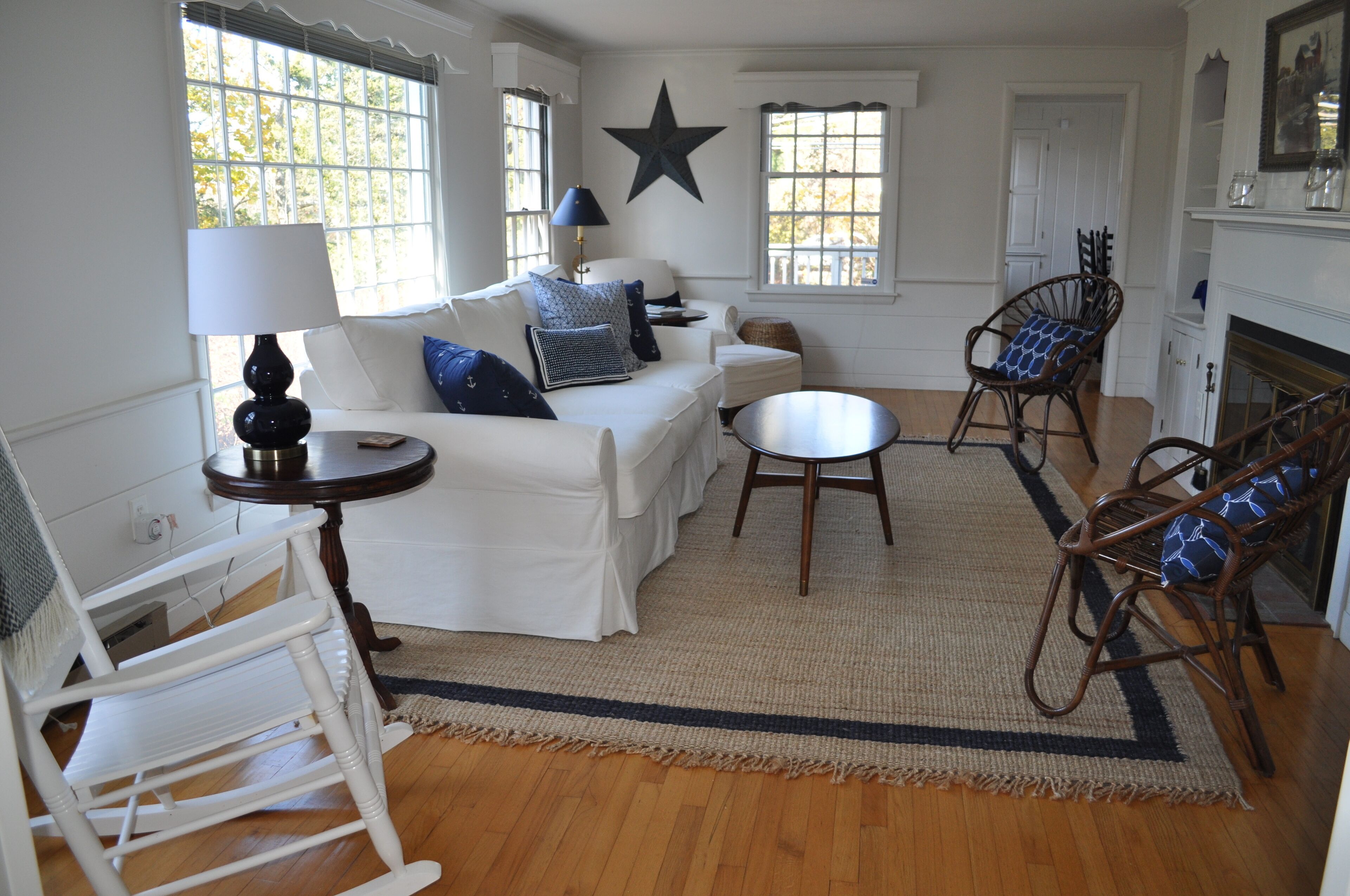 Newly-furnished, sunny Cape near Shining Sea Bikeway and beach