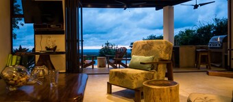 Lyxig Paradise Retreat med panoramautsikt över havet