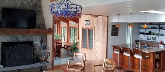 Lake View w/Pool, HotTub, & Fast Wi-Fi
