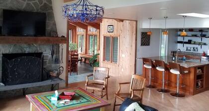Lake View w/Pool, HotTub, & Fast Wi-Fi