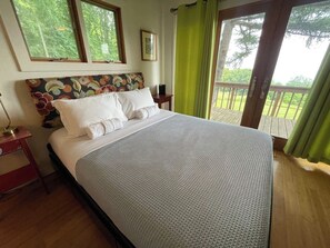 3 bedrooms, iron/ironing board, travel crib, free WiFi