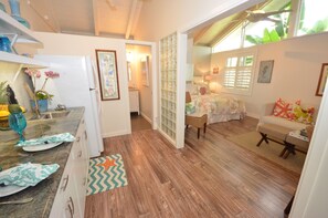 Una scrivania, ferro/asse da stiro, Wi-Fi gratuito, lenzuola