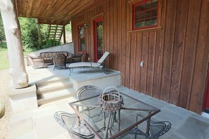 Outdoor dining - Algonac - Luxury Timber Lodge in Eagles Mere PA (Eagles Mere)