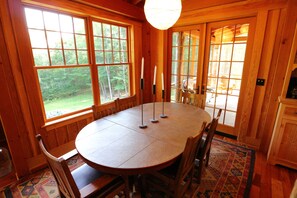 Dining - Algonac - Luxury Timber Lodge in Eagles Mere PA (Eagles Mere)