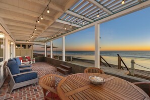 Outdoor dining - OCEANFRONT CHIC LUXURY HOME (Capistrano Beach)