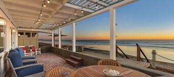 OCEANFRONT CHIC LUXURY HOME