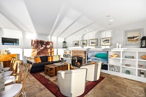 TV, fireplace, DVD player, books