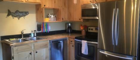 Refrigerador, microondas, horno y parrilla de estufa