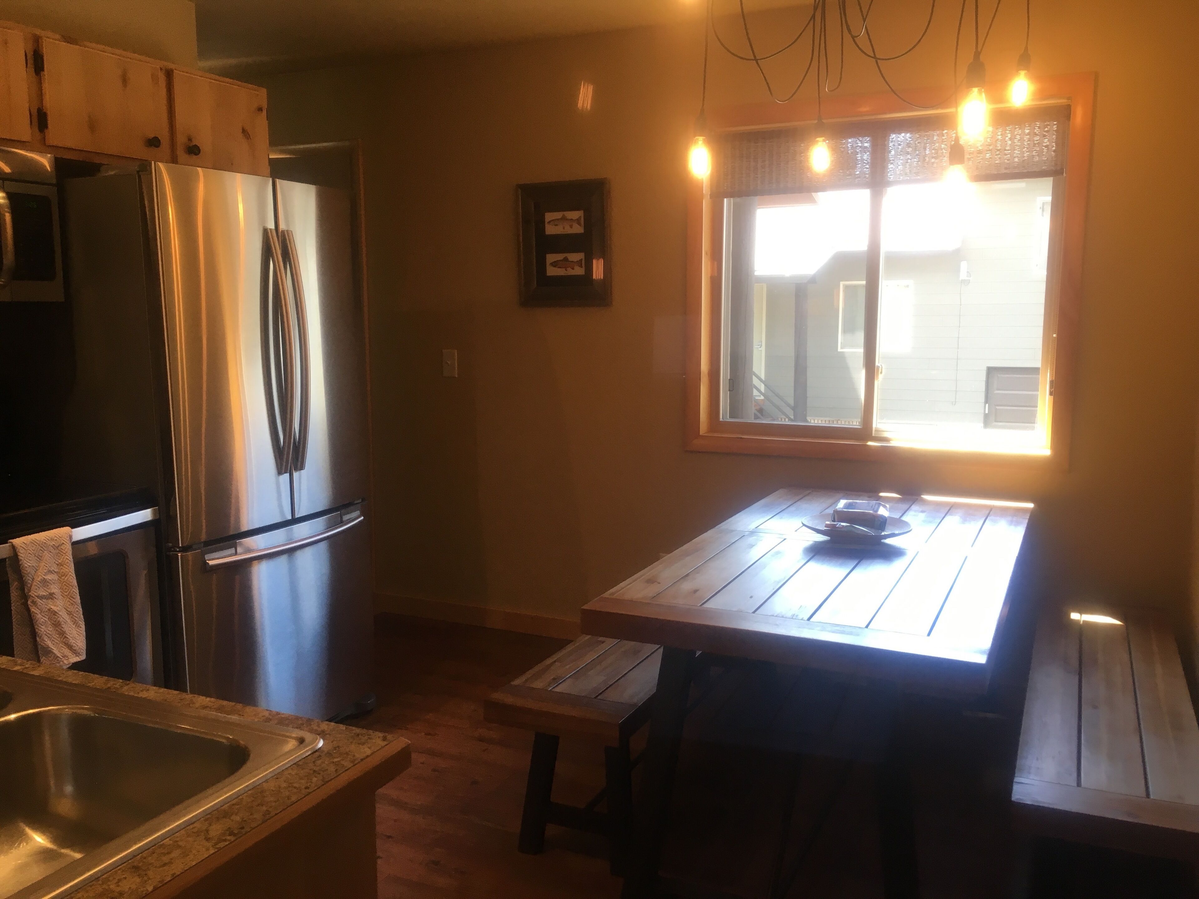 Wildlife Themed Cabin - Close to everything!  1 mile to Yellowstone Park! 