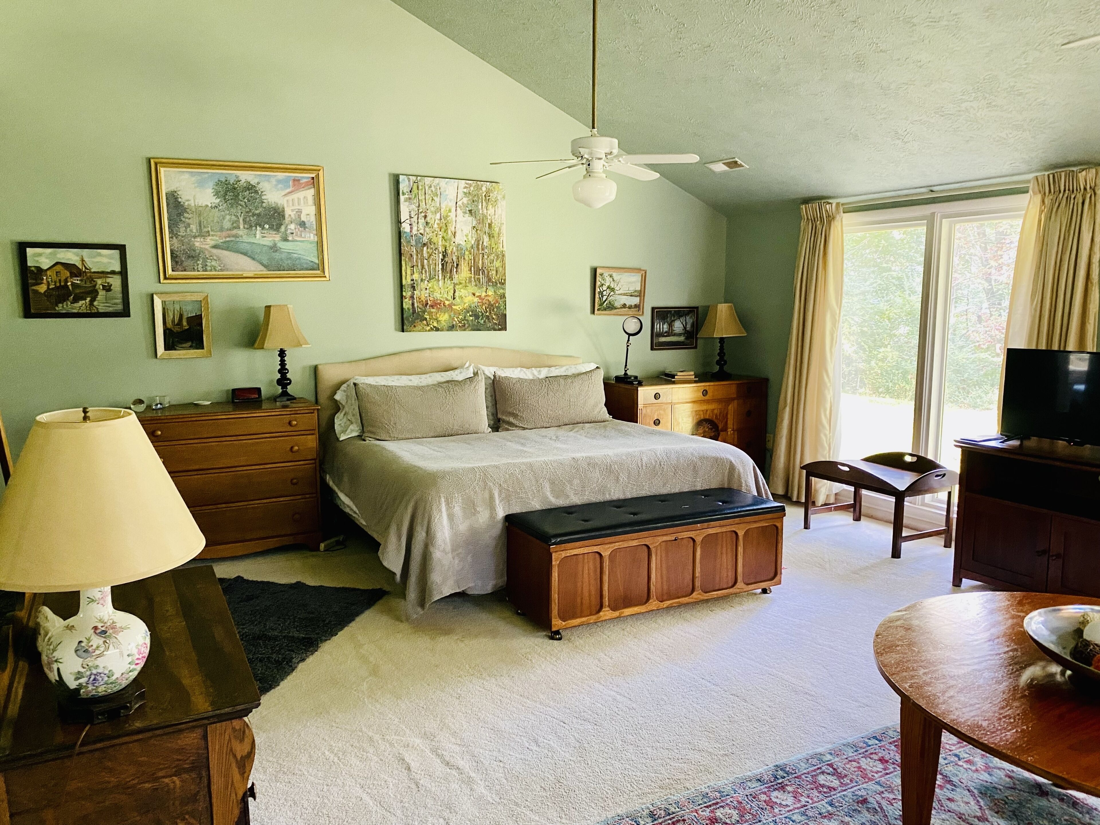 Large private Monte Sano mountain Bungalow Sleeps 7-9