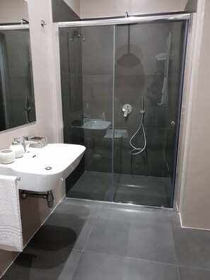 Double Room, Balcony | Bathroom shower - Stefani (Palermo)