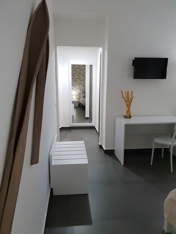 Comfort Triple Room | 1 bedroom, premium bedding, down comforters, pillowtop beds - Stefani (Palermo)