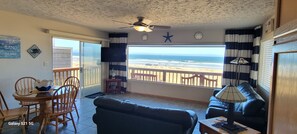 TV, books - OCEANFRONTSTAYS.COM-  SLEEPS 6 TOTAL - Active Discounts - 
Sorry No Pets Allowed (Oceano)