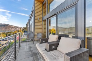 Terrace/patio - Best spot in town! Modern townhome, downtown Hood River, big views! (Hood River)