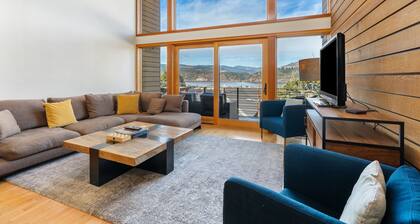 Best spot in town! Modern townhome, downtown Hood River, big views!