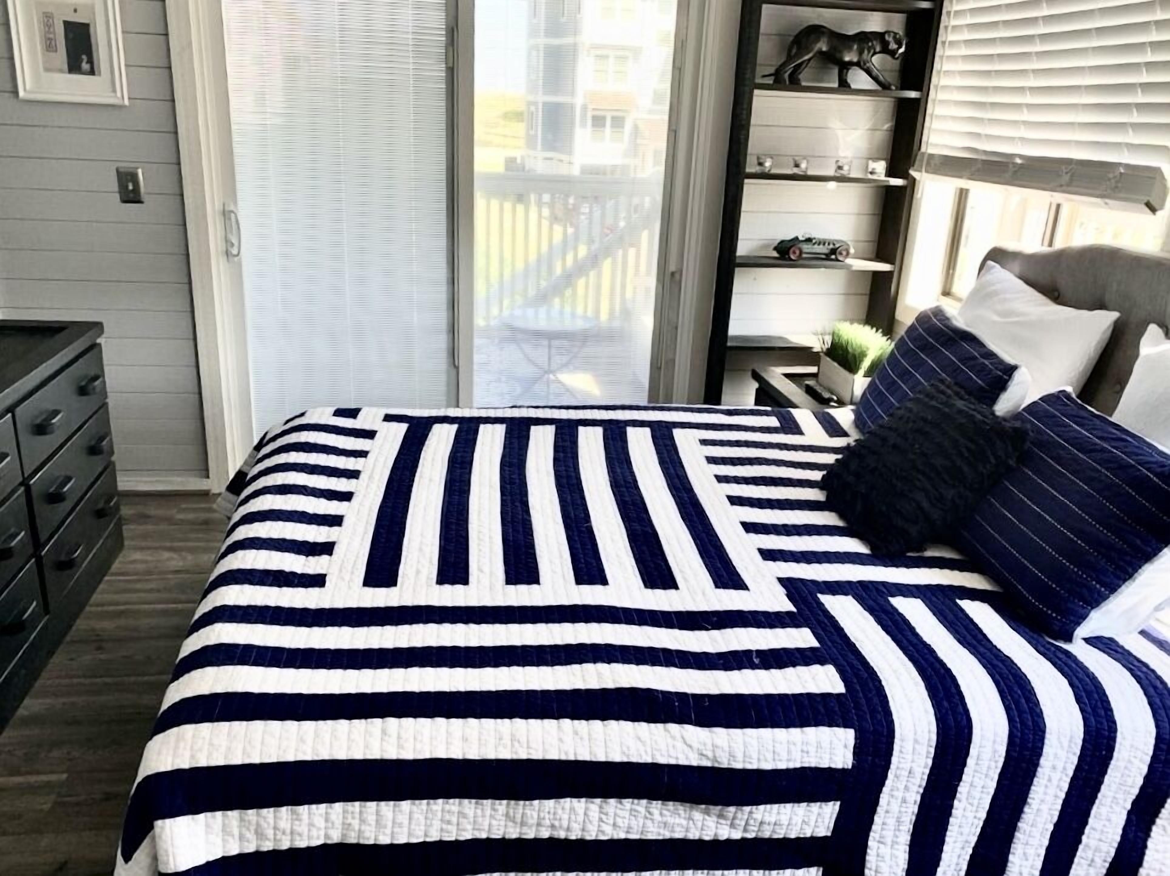 4 habitaciones, tabla de planchar con plancha y cuna de viaje 