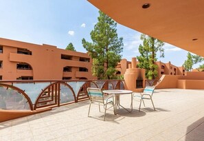 Outdoor dining - CASA BIRDIE-Anasazi Village-Amazing views of Stone Creek Golf Course (Phoenix)