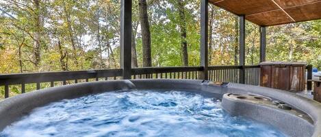 Tina de hidromasaje al aire libre