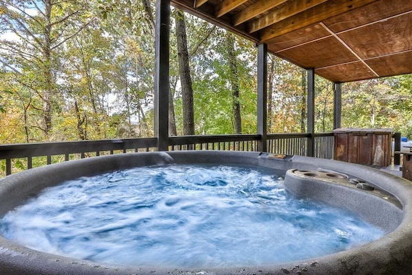 Outdoor spa tub