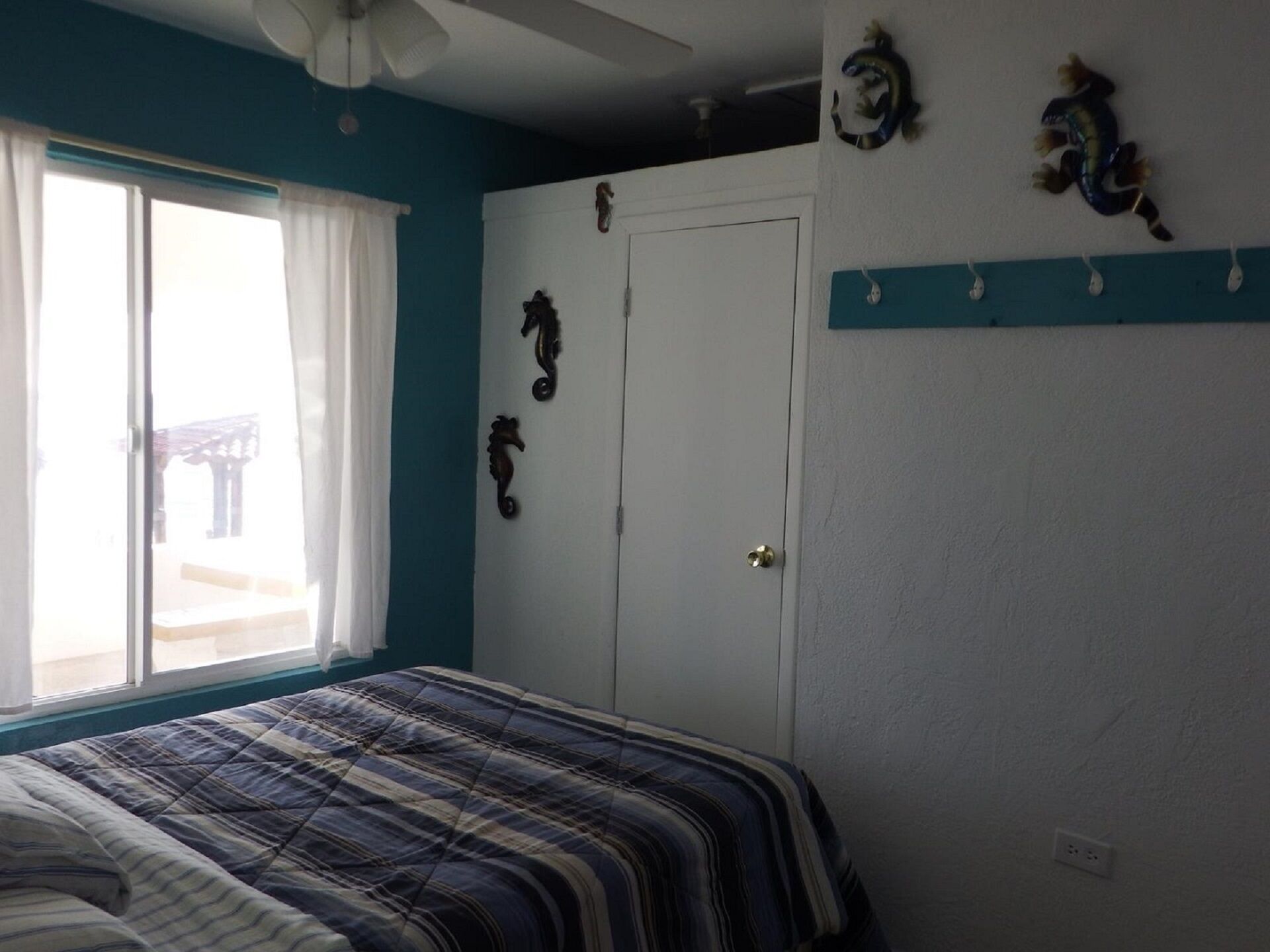 This little beach front house is perfect for your vacation at the beach.