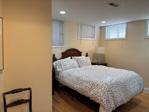 1 soverom, strykejern/-brett, reiseseng for barn og wi-fi (inkludert)