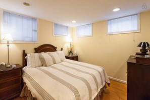 1 Schlafzimmer, BĂŒgeleisen/BĂŒgelbrett, Reisekinderbett, kostenloses WLAN