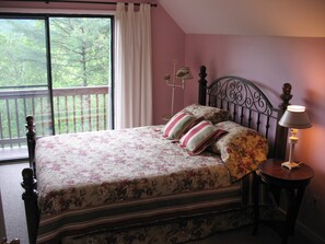 2 bedrooms, desk, iron/ironing board, free WiFi