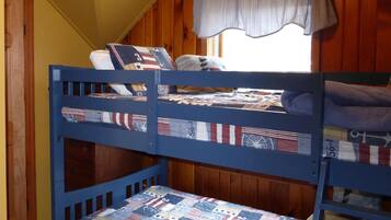 6 bedrooms, desk, free WiFi, bed sheets