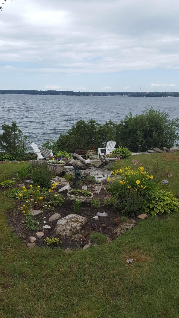 Property grounds - Spacious Waterfront Home In Thousand Islands! (Ogdensburg)