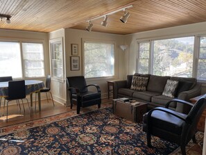 Interior - In the center of town with views of Longs Peak (Estes Park)