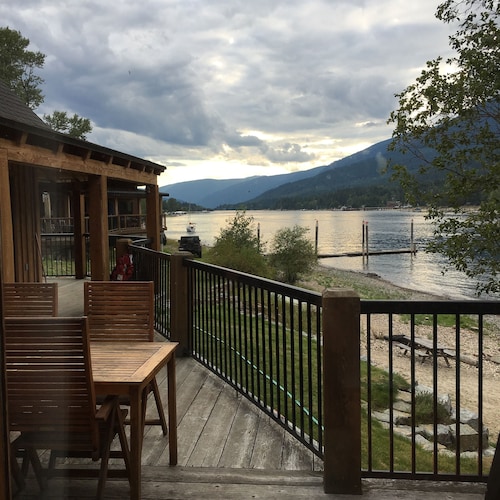 Beautiful Waterfront Cabin on Kootenay Lake