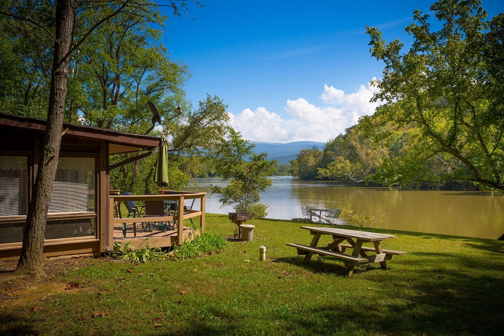 Misty River Retreat on the Shenandoah River & Misty Annex House