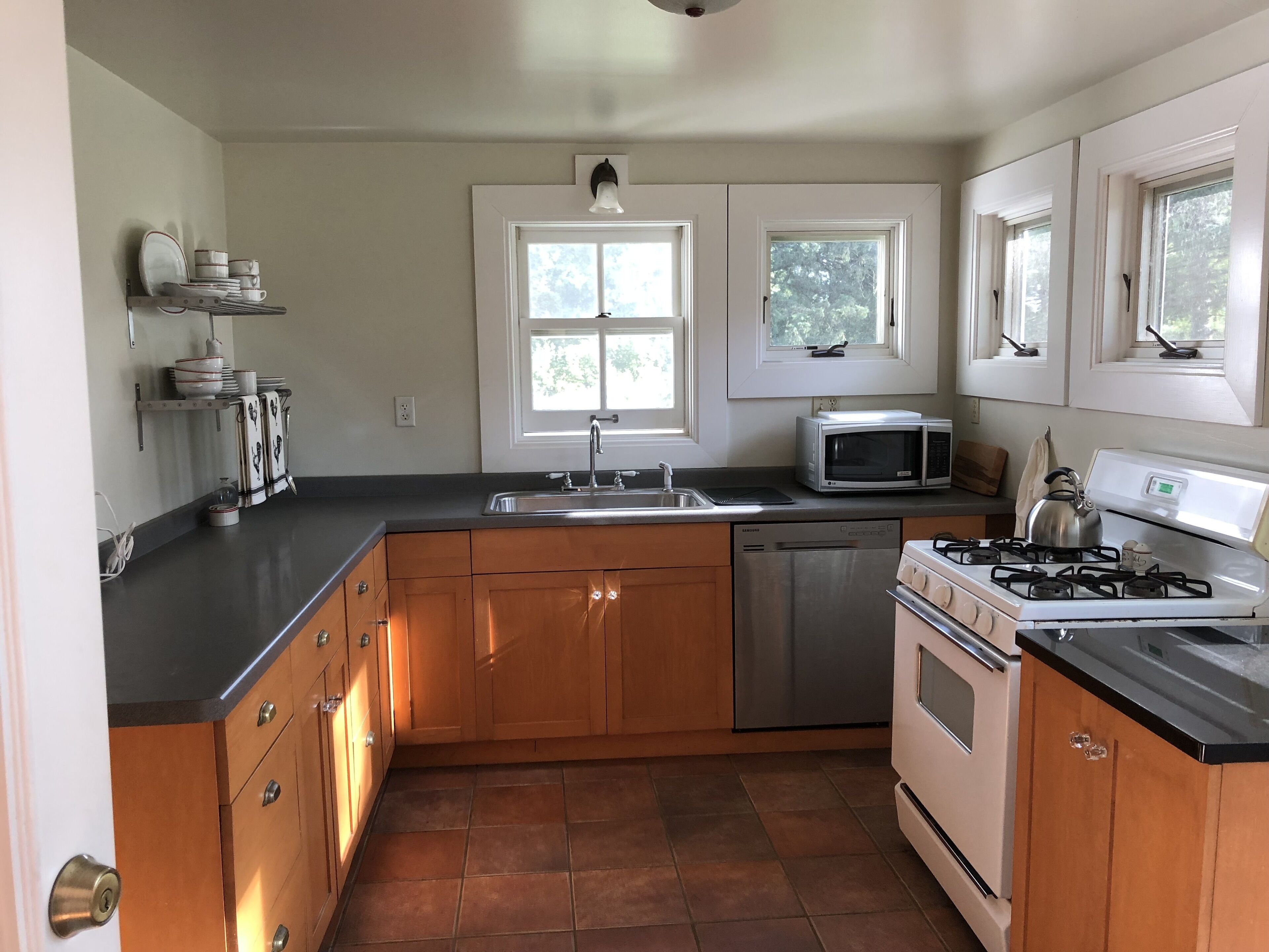 10 acre farm with a cute farmhouse in Afton, short walk to Afton State Park