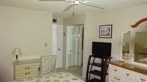 3 bedrooms, desk, free WiFi, bed sheets