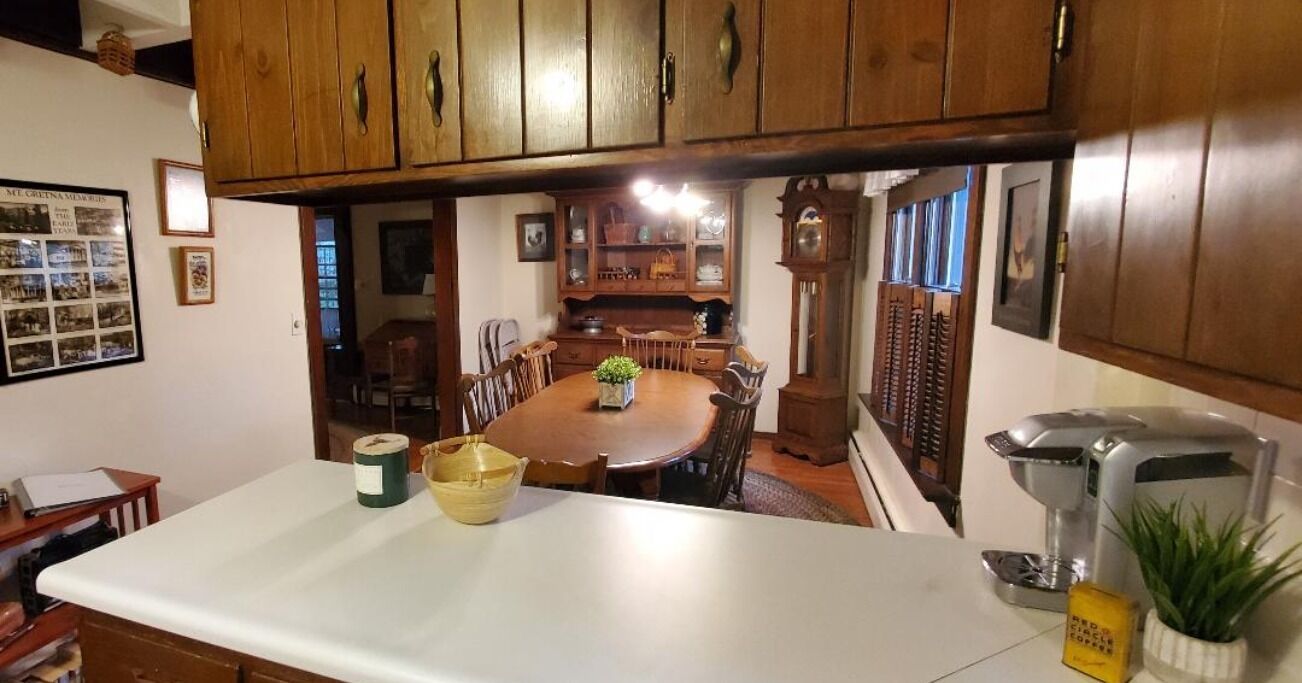 Dog Friendly Cottage with 2 Porches & 2 Fireplaces! Relax with Family & Friends