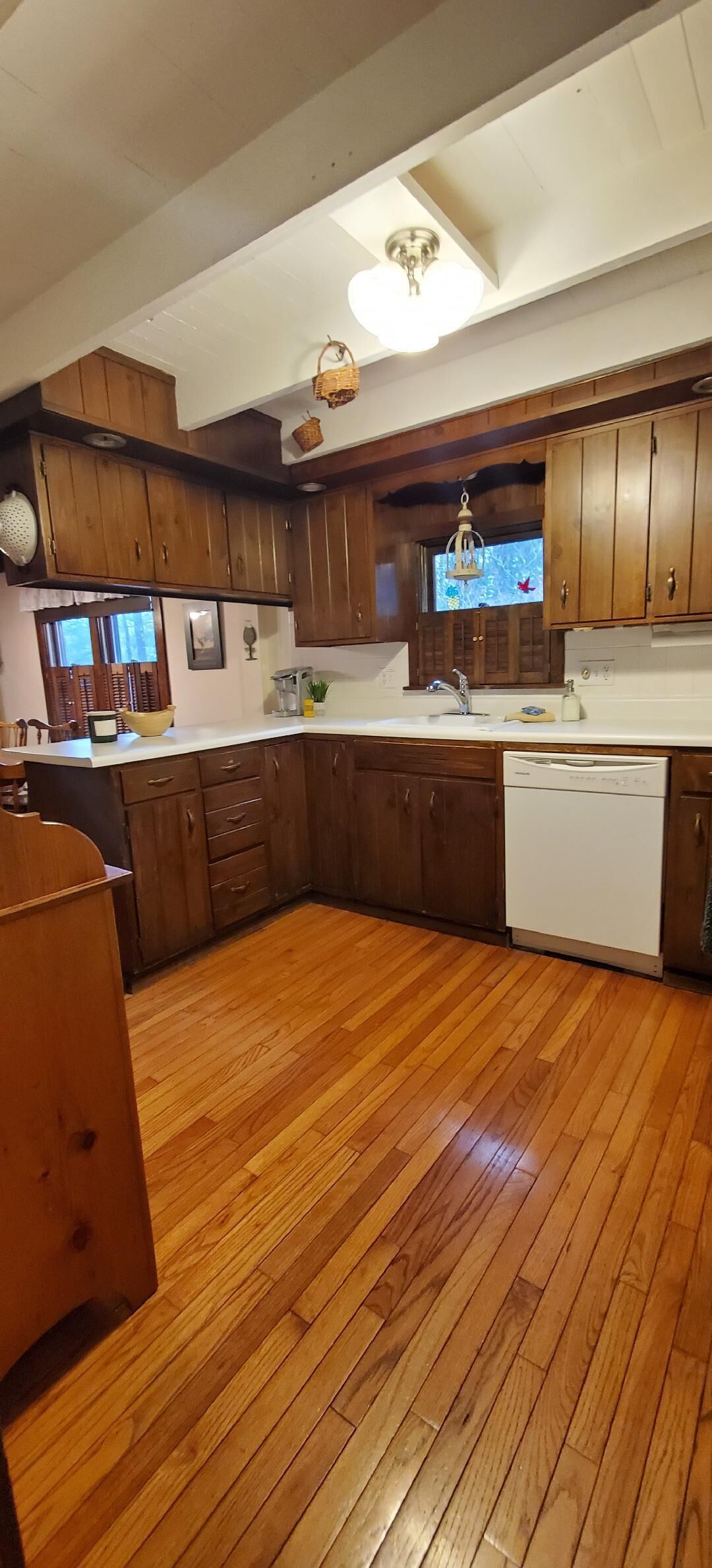 Dog Friendly Cottage with 2 Porches & 2 Fireplaces! Relax with Family & Friends