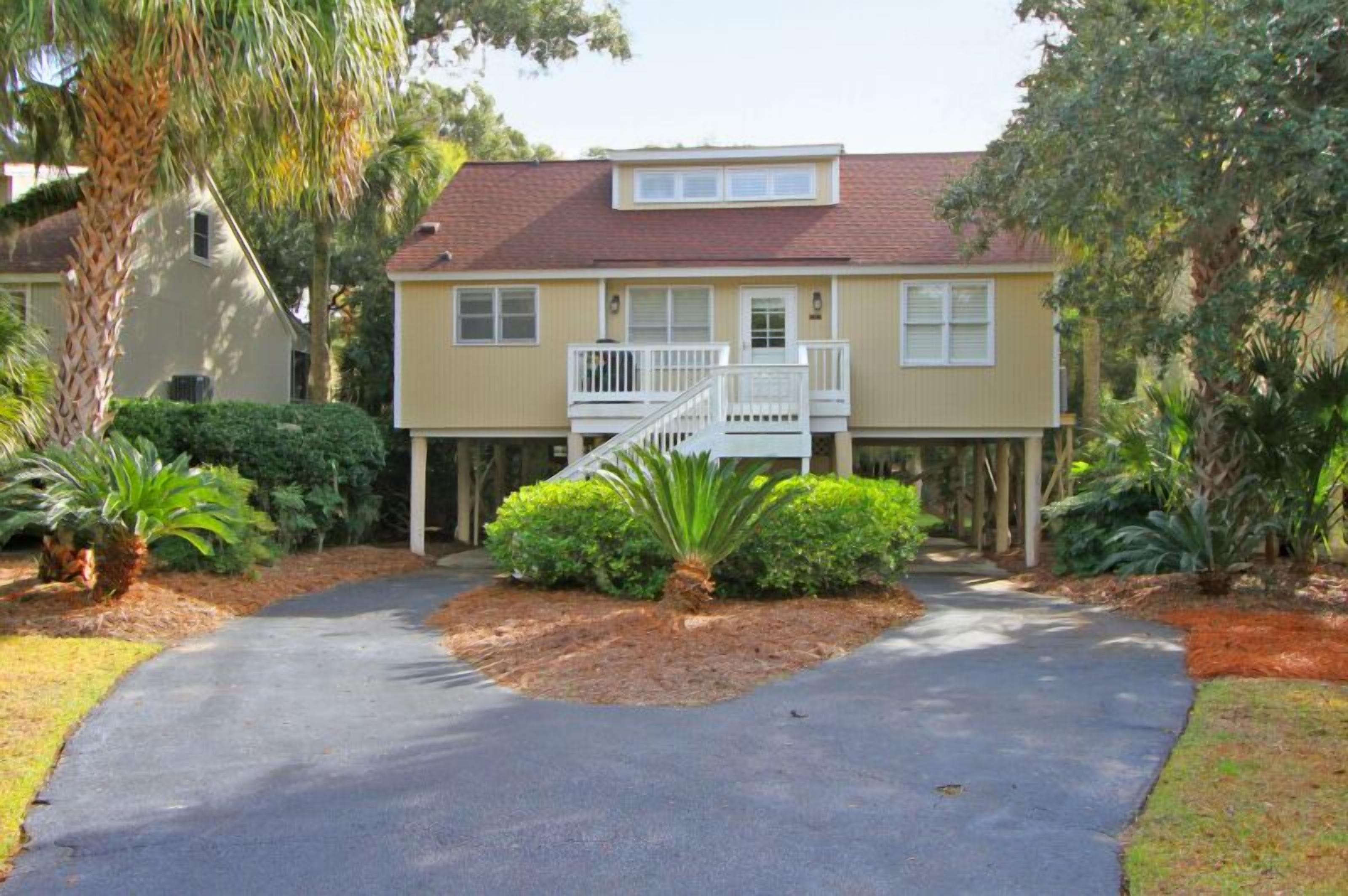 4 bedroom cottage close to the beach!