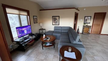 Smart TV, DVD player, videoteca, aparelho de som