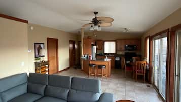 Smart TV, DVD player, videoteca, aparelho de som