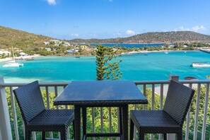 Outdoor dining - Romantic Getaway! Book Now! Amazing Views & Perfect for 2! Close to Pools (East End)