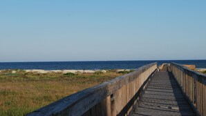På stranden
