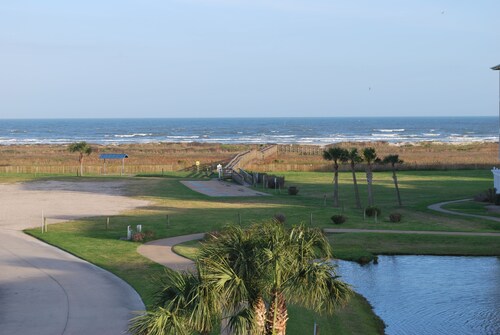 Beachfront at Pointe West. Walk to the beach, the club and all the amenities.