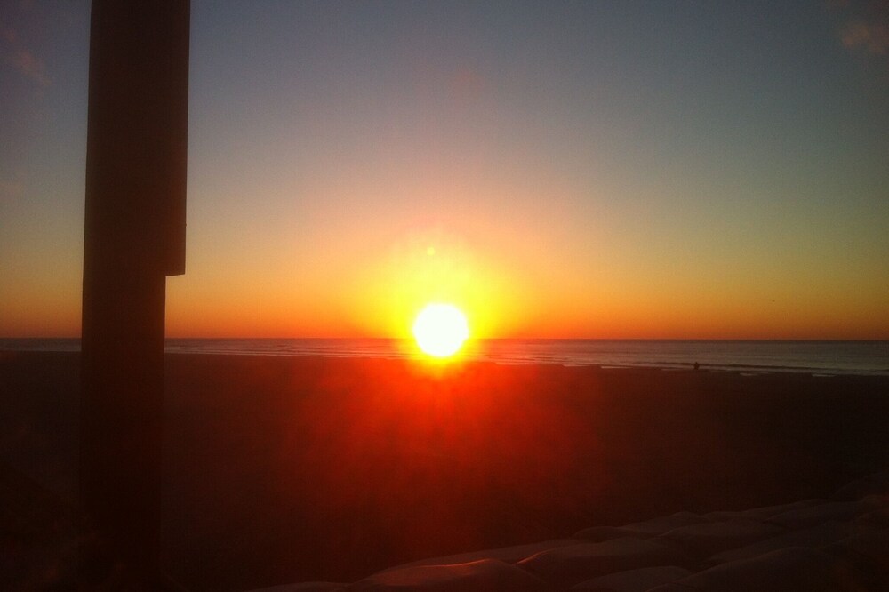 Topsail Reef, 2 Bedroom Condo with Fantastic Ocean View / 45 steps to the beach