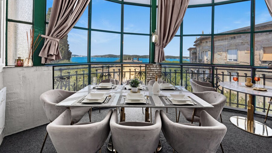 Villa Muenz Luxurious Residence