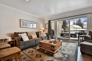 Smart-TV, Kamin, DVD-Player