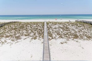 On the beach - Sunset Terrace-Gulf Front Home with Private Beach Crossover No pets (Navarre)