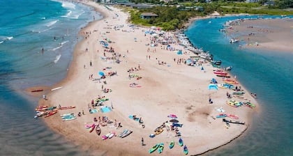 Pottery Barn Beach House - Featured in “So-RI” magazine! Booking Summer 2026